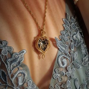 Petit pendentif coeur bohème doré en pierre naturelle sodalite - Coeur de fée