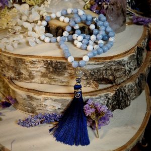 Mala 108 perles bleu et blanc angélite et howlite sérénité et concentration