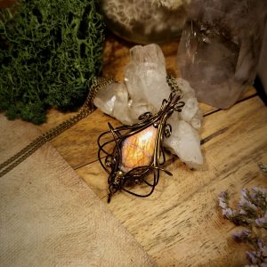 Larme de Dragon "Ignis" – Talisman Labradorite dorée